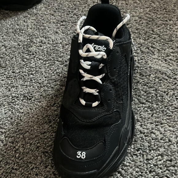 Like new black balenciaga  sneakers size 38 which is a size 7 - Picture 7 of 9